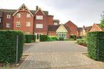 BISHOP'S WALTHAM - JUST A SHORT DISTANCE FROM THE TOWN CENTRE