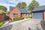 11 Manor Gardens, Hadleigh
